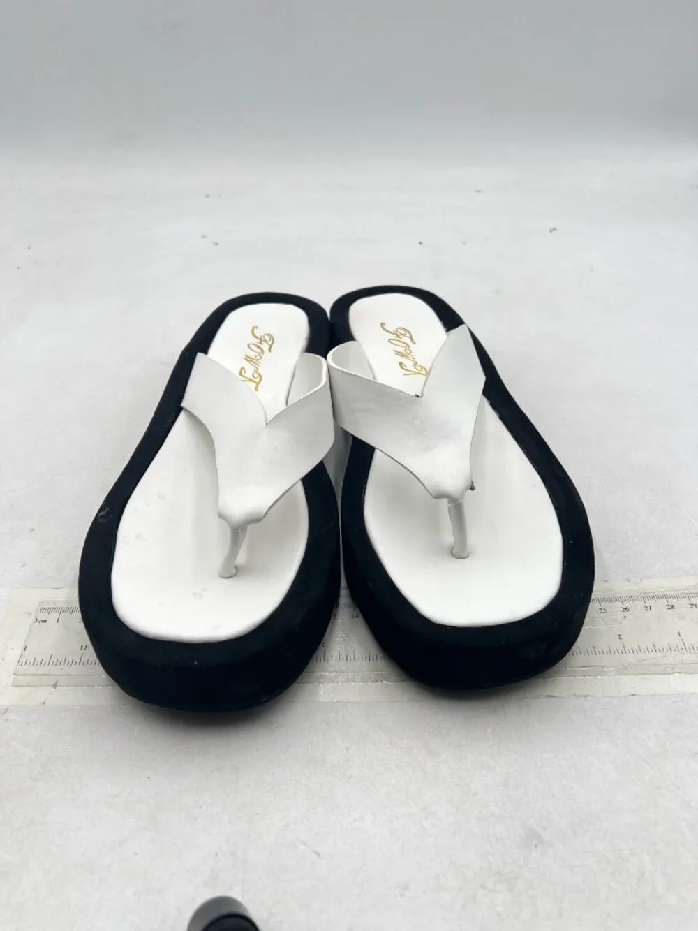 Fowt white round